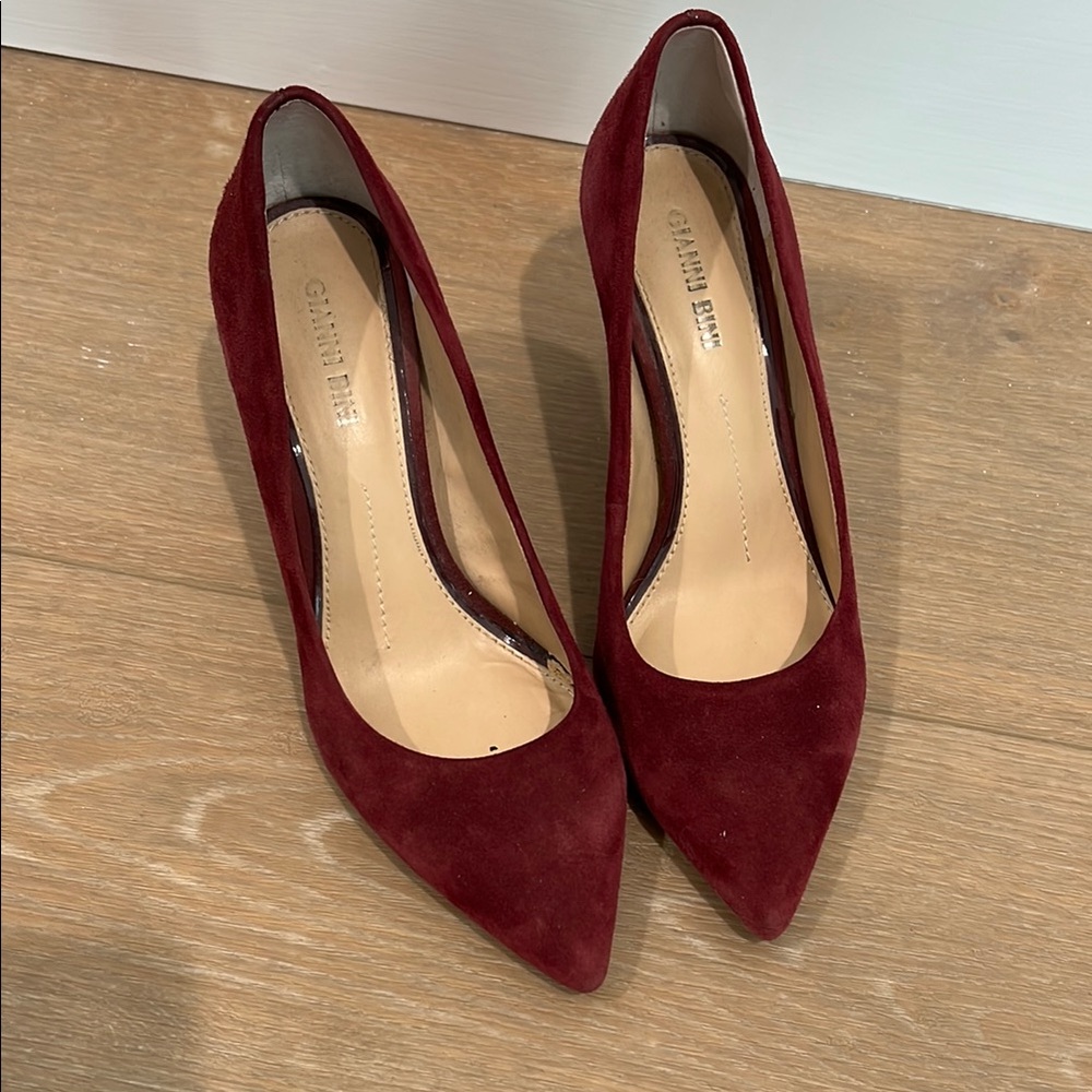 Women's Burgundy Suede Pumps